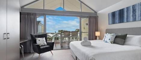 2 bedrooms, iron/ironing board, internet, bed sheets