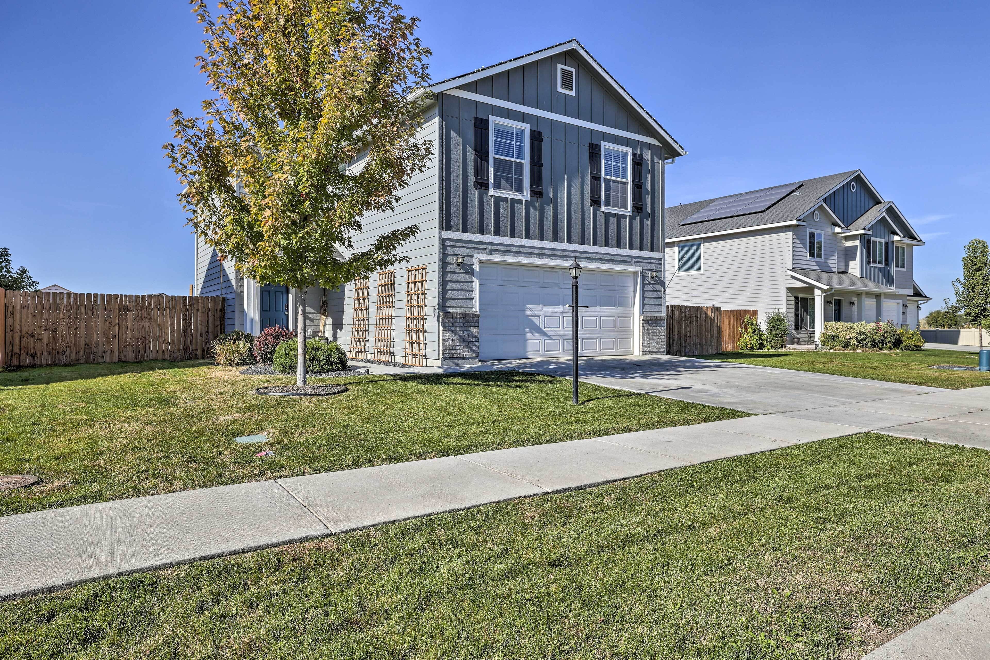 Stunning Nampa Home Nearby Park w/ Fire Pit!
