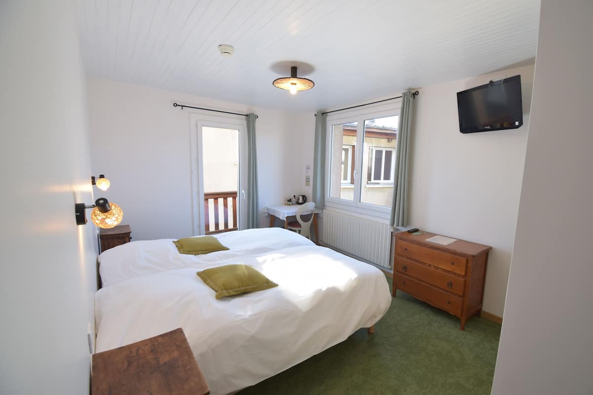 Superior Twin Room | Ruang kerja komputer riba, Wi-fi percuma, cadar katil 