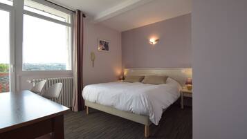 Habitación individual Confort, balcón | Espacio para trabajar con laptop, cuna de viaje y wifi gratis