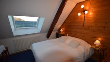 Standard Single Room | Laptop workspace, free WiFi, bed sheets
