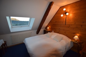 Standard Single Room | Laptop workspace, free WiFi, bed sheets - Hotel-restaurant Les Chenets (Saint-Julien-en-Champsaur)