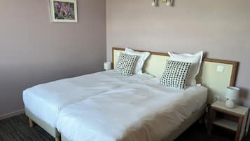 Comfort Twin Room | Laptop workspace, free WiFi, bed sheets