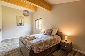 5 bedrooms, iron/ironing board, travel cot, free WiFi