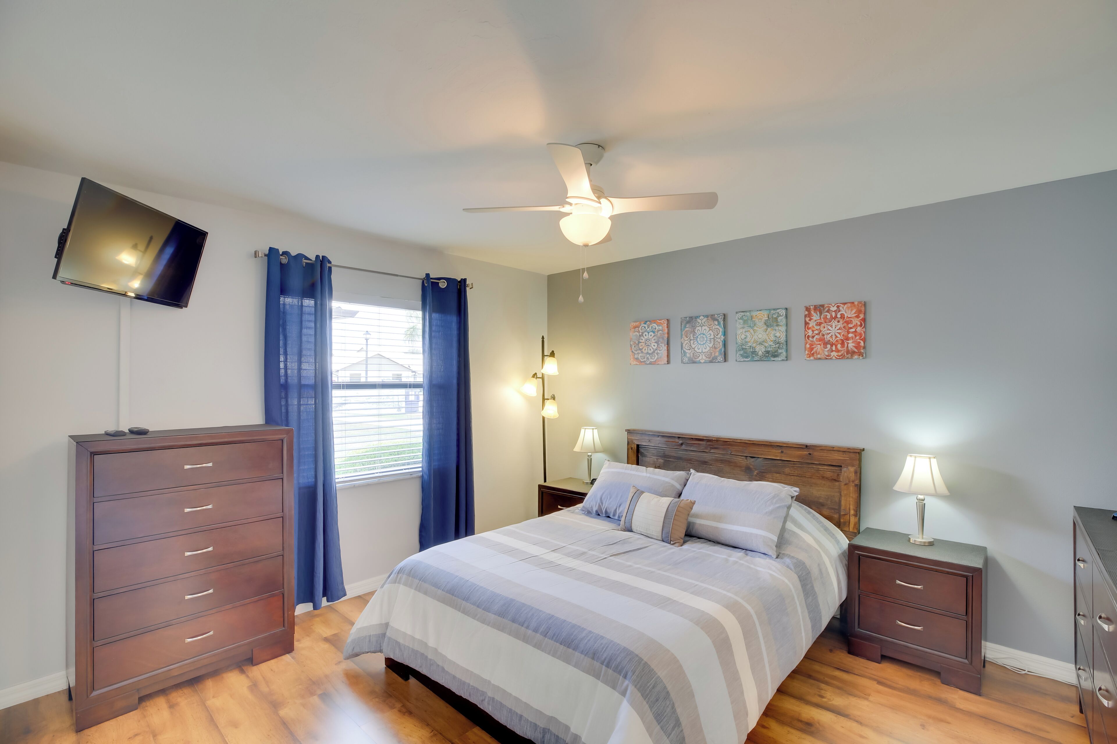 2 bedrooms, iron/ironing board, internet, bed sheets