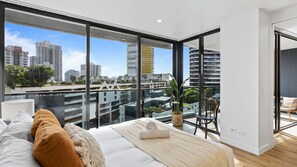 2 bedrooms, iron/ironing board, free WiFi, bed sheets - Stylish and Modern Oracle 2 Bedroom Apartment with FREE WIFI - CoastHM (Broadbeach)