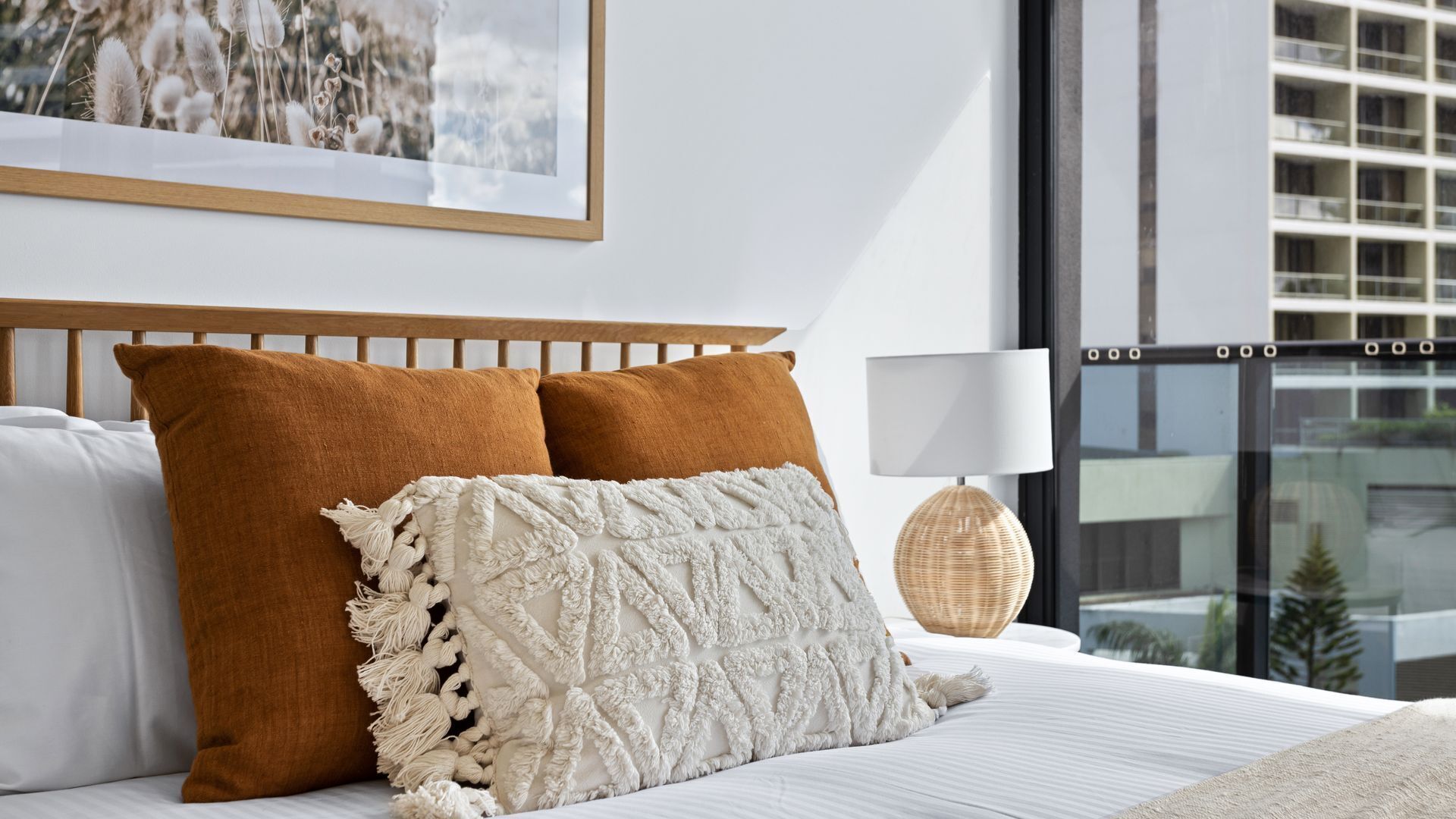 Stylish and Modern Oracle 2 Bedroom Apartment with FREE WIFI - CoastHM — image 10