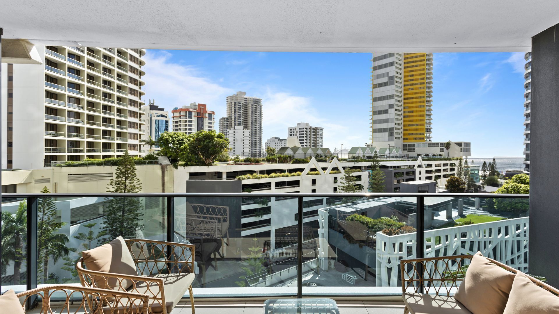 Stylish and Modern Oracle 2 Bedroom Apartment with FREE WIFI - CoastHM — image 7