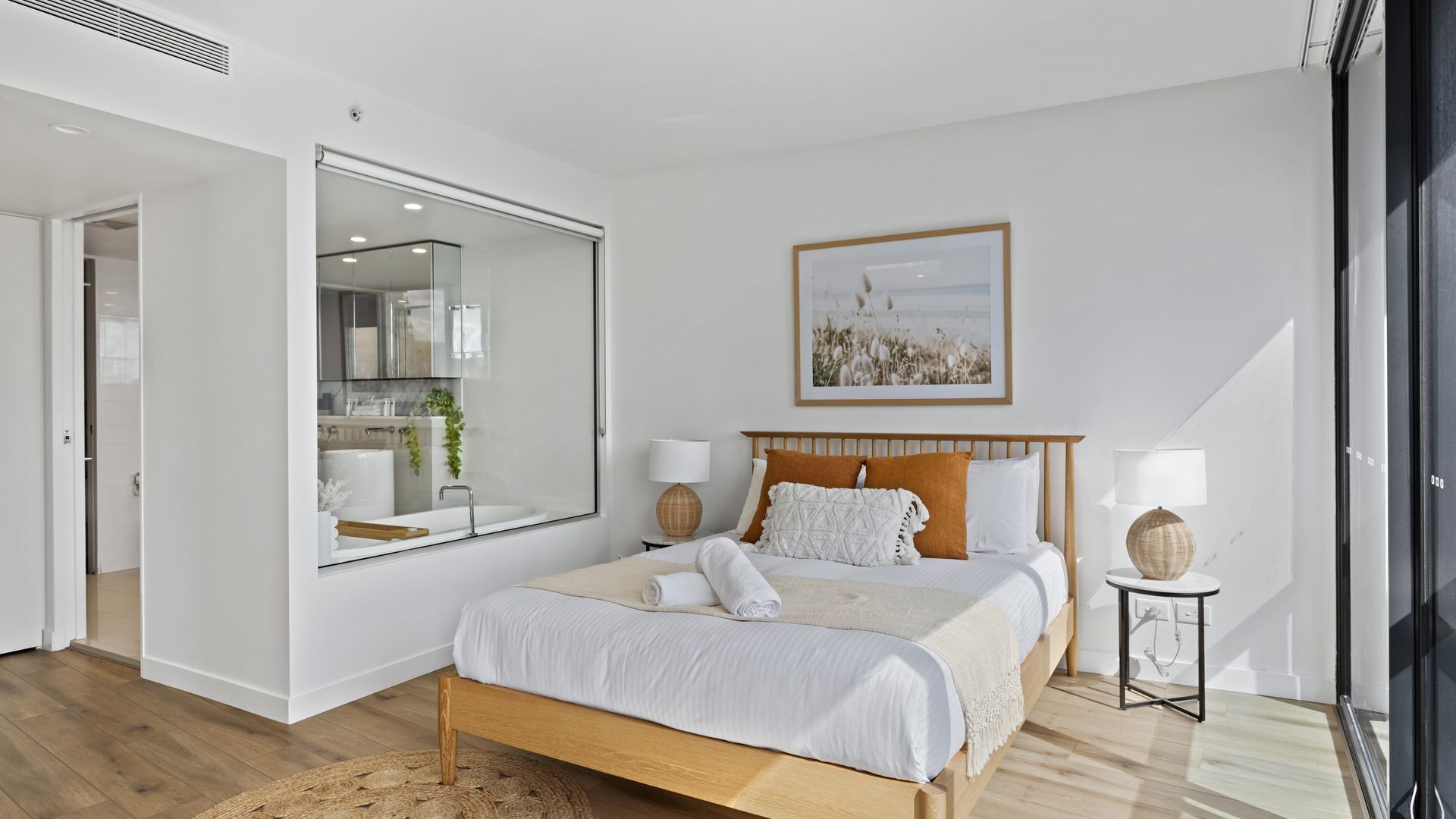 Stylish and Modern Oracle 2 Bedroom Apartment with FREE WIFI - CoastHM — image 18