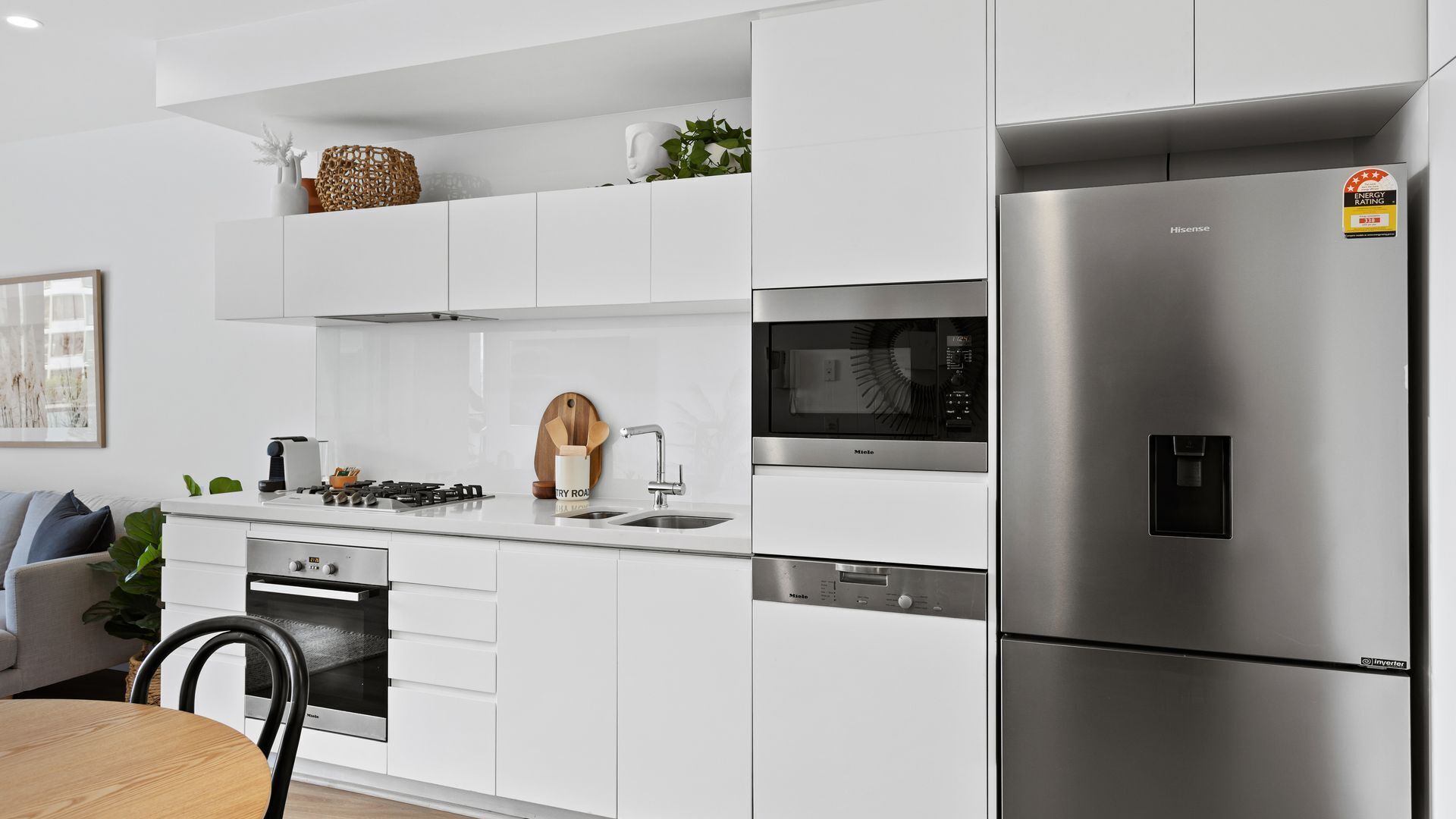 Stylish and Modern Oracle 2 Bedroom Apartment with FREE WIFI - CoastHM — image 15