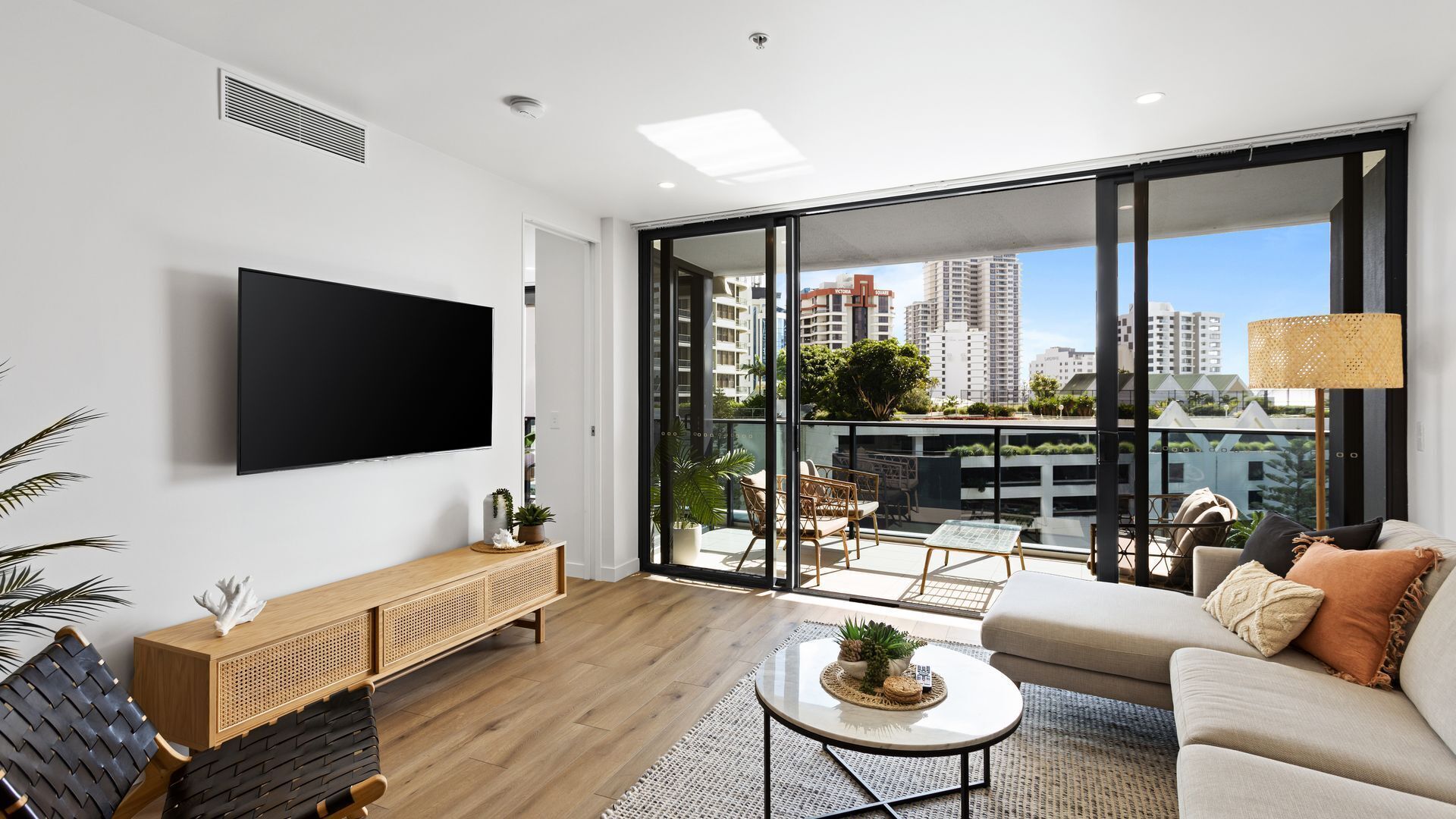Stylish and Modern Oracle 2 Bedroom Apartment with FREE WIFI - CoastHM — image 12