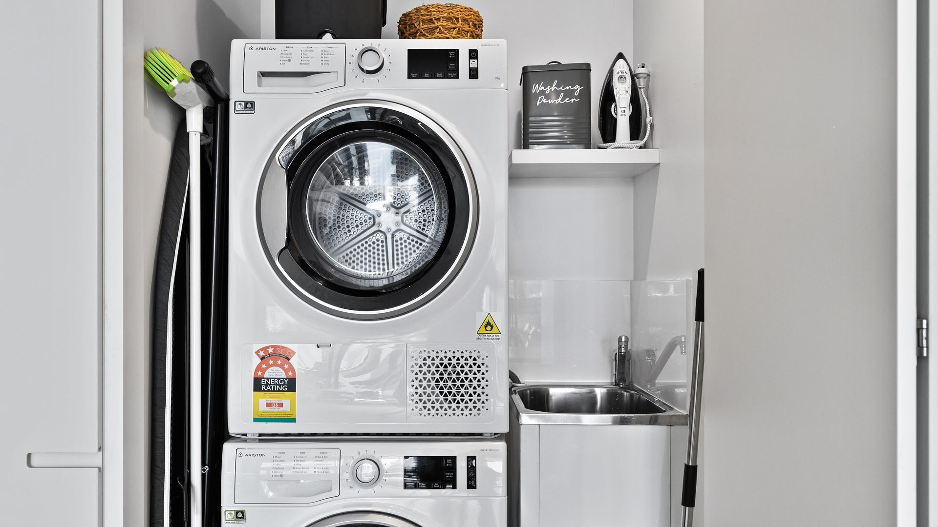 Stylish and Modern Oracle 2 Bedroom Apartment with FREE WIFI - CoastHM — image 2