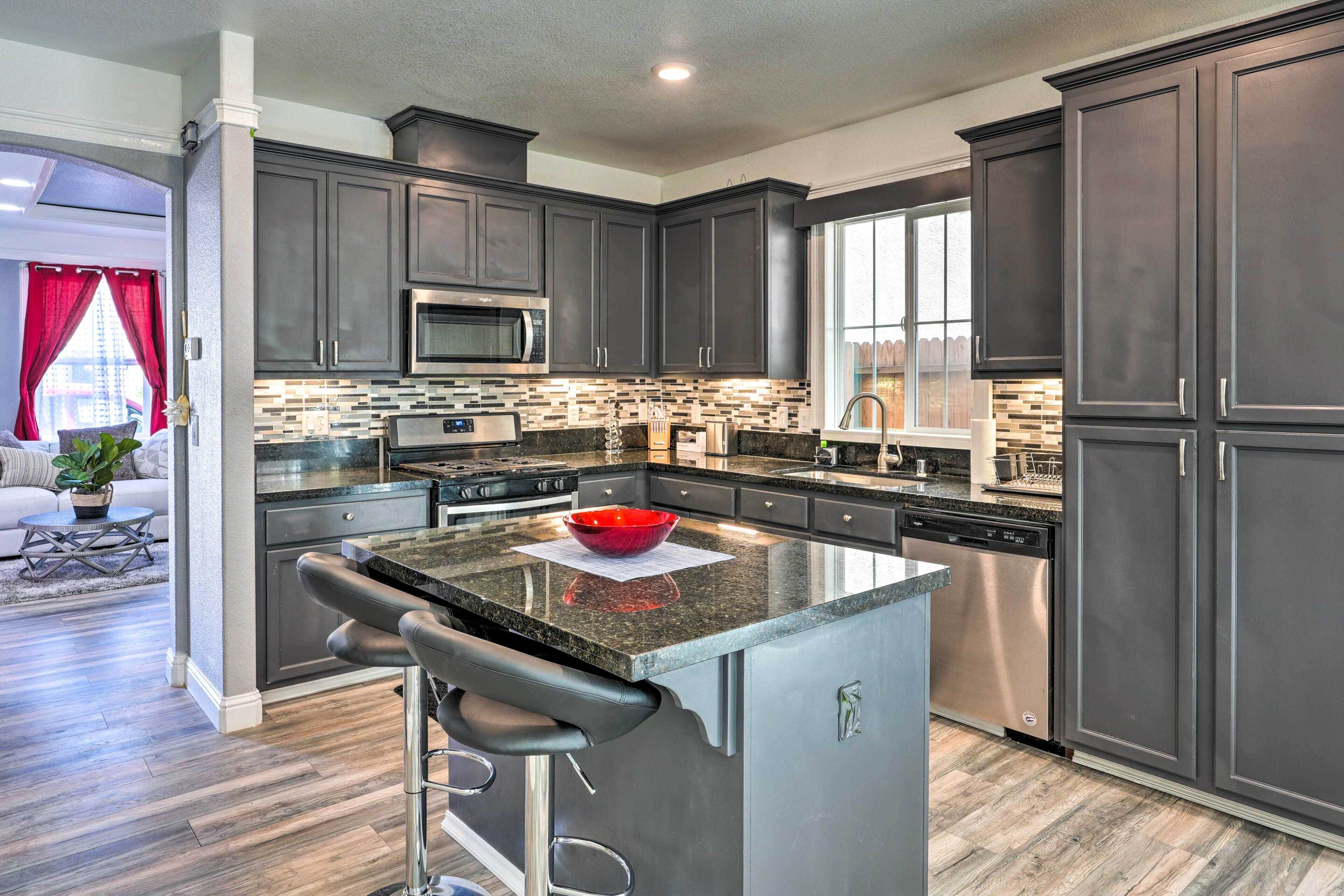 Fridge, microwave, stovetop, dishwasher