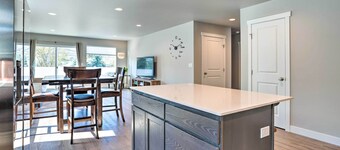 Charming Home w/ Mtn & Columbia River Views!