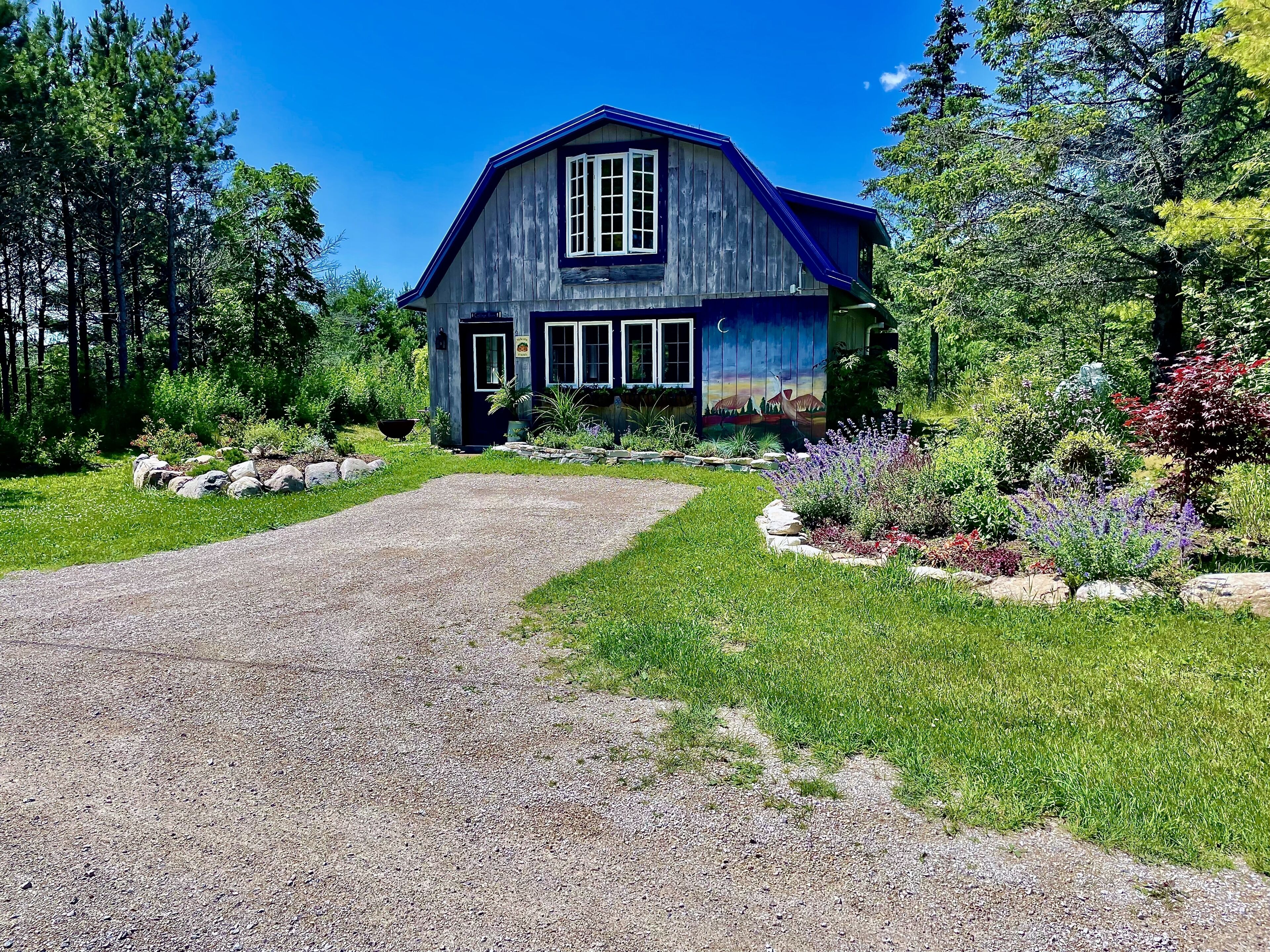 Three Sisters Cottage Barn Retreat
