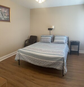 2 bedrooms, iron/ironing board, free WiFi, bed sheets - 2 Master Bedrooms -Very Clean- Recently Remolded
2 Patios Park at front door (Baton Rouge)