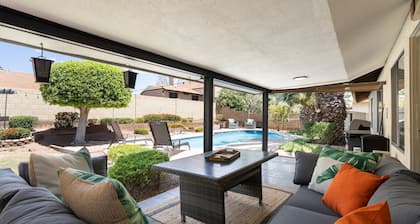3 bedroom/large yard/pool