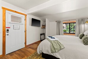 1 habitación, tabla de planchar con plancha, wifi gratis y ropa de cama 