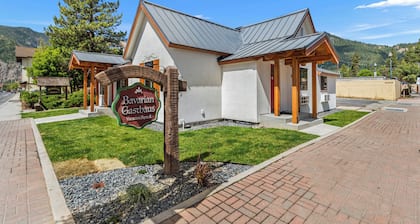 Bavarian Gasthaus, Suite A - Stay and Walk In Town