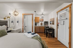 1 habitación, tabla de planchar con plancha, wifi gratis y ropa de cama 