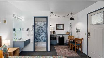 Iron/ironing board, free WiFi, bed sheets