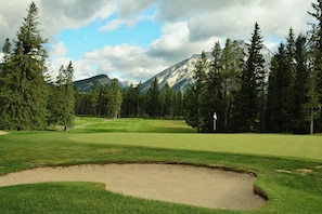 Golf - Bavarian Gasthaus, Suite A - Stay and Walk In Town (Leavenworth)