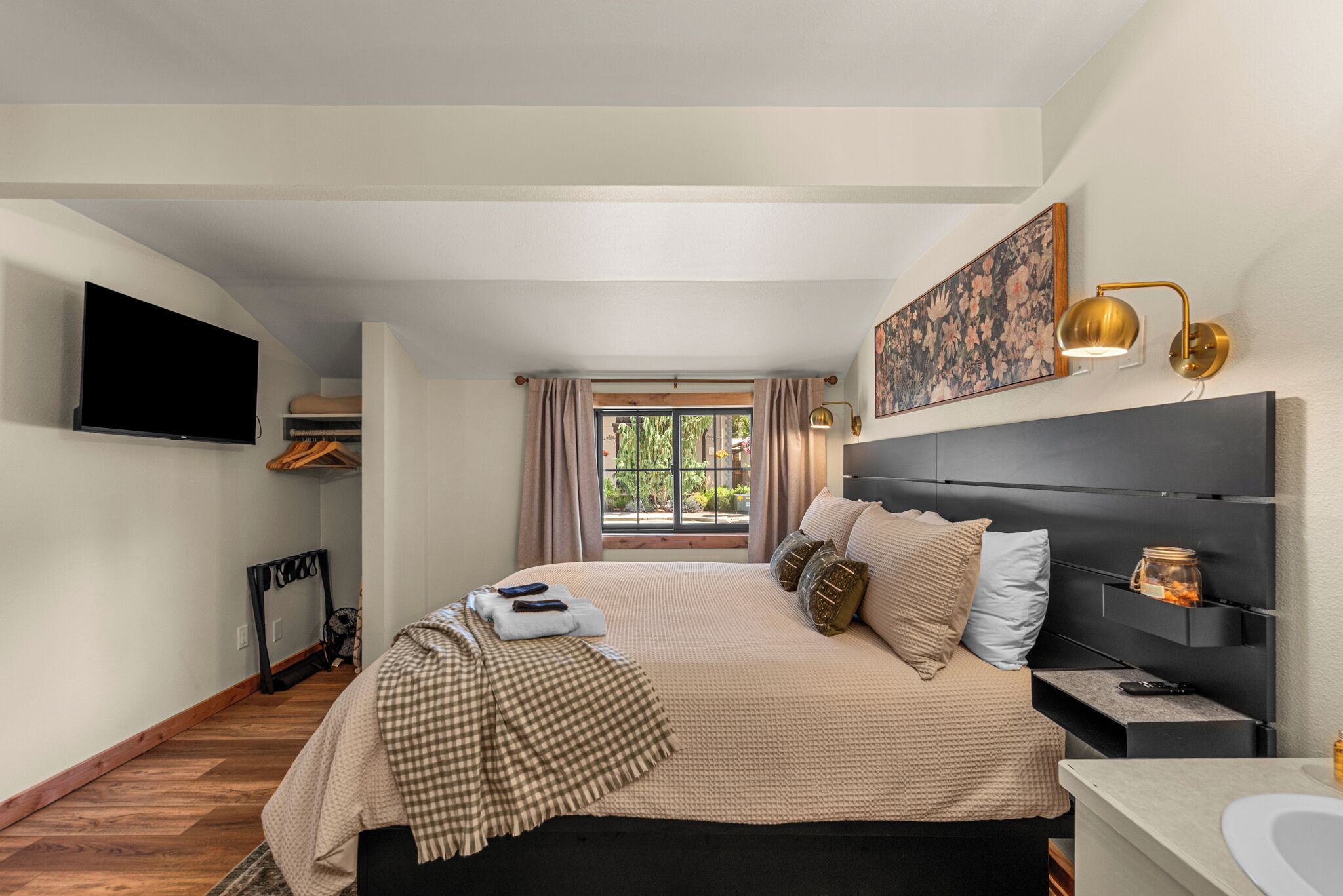 1 chambre, fer et planche à repasser, accès au Wi-Fi (inclus)