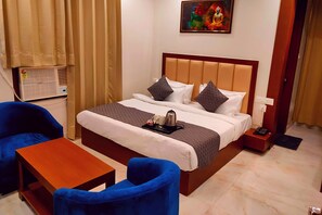 Premium Room | In-room safe, individually decorated, desk, iron/ironing board - ShriGo Hotel Haridwar (Haridwar)