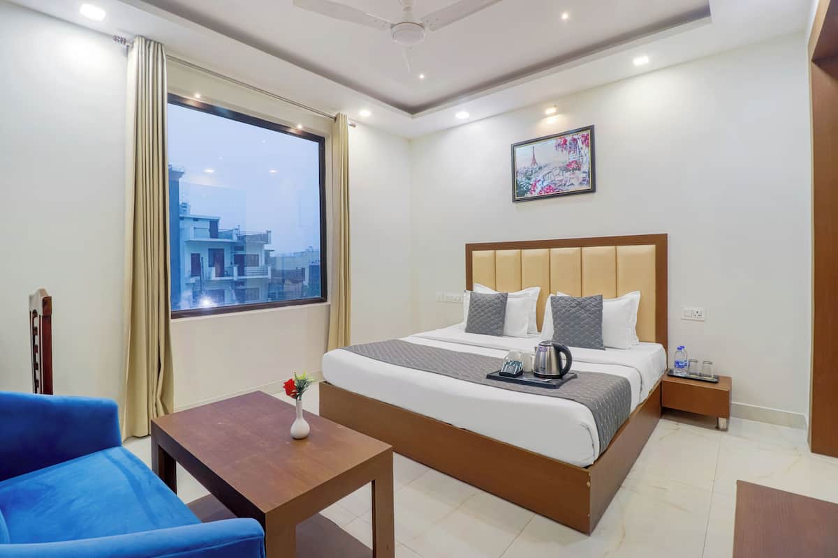 Superior Room, City View | In-room safe, individually decorated, desk, iron/ironing board