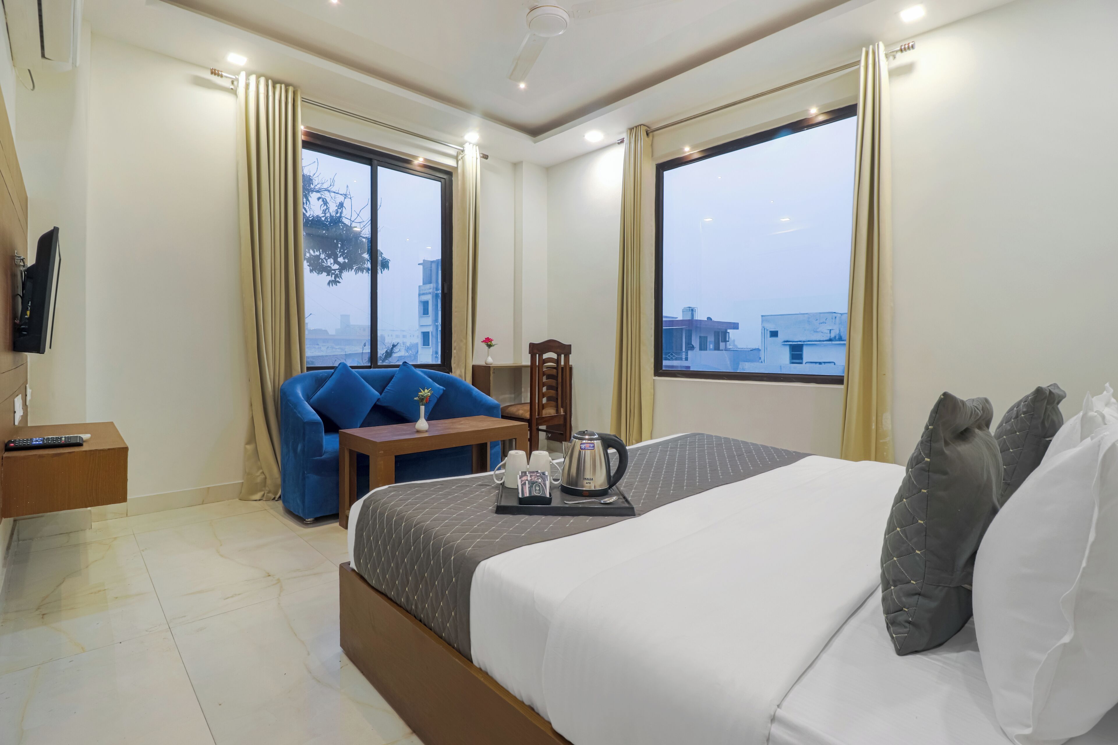 Superior Room, City View | In-room safe, individually decorated, desk, iron/ironing board