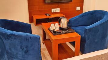 Premium Room | In-room safe, individually decorated, desk, iron/ironing board