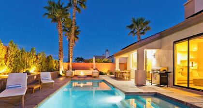 Luxury 4 bed 3 bath with saltwater pool/spa
