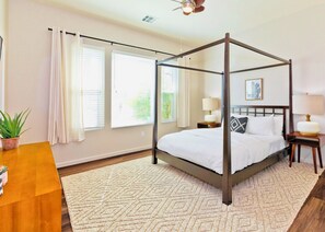 4 多间卧室、办公桌、熨斗/熨衣板、旅行婴儿床