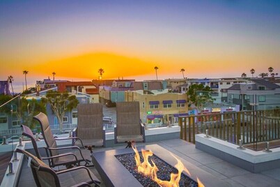 Beach Haven 360 * 4,000sf Indoor/Outdoor * 4 Decks * Ocean+Bay Views