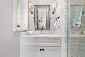 Hair dryer, towels - Carriage House with Bikes Included. Community Pool Access. (Rosemary Beach)
