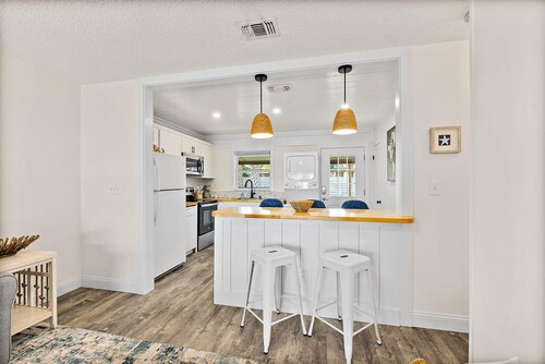 Paradise Palms - Nautilus Suite - Heated Pool!