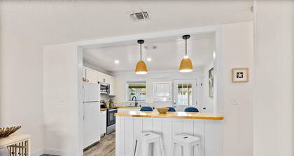 Paradise Palms - Nautilus Suite - Heated Pool!