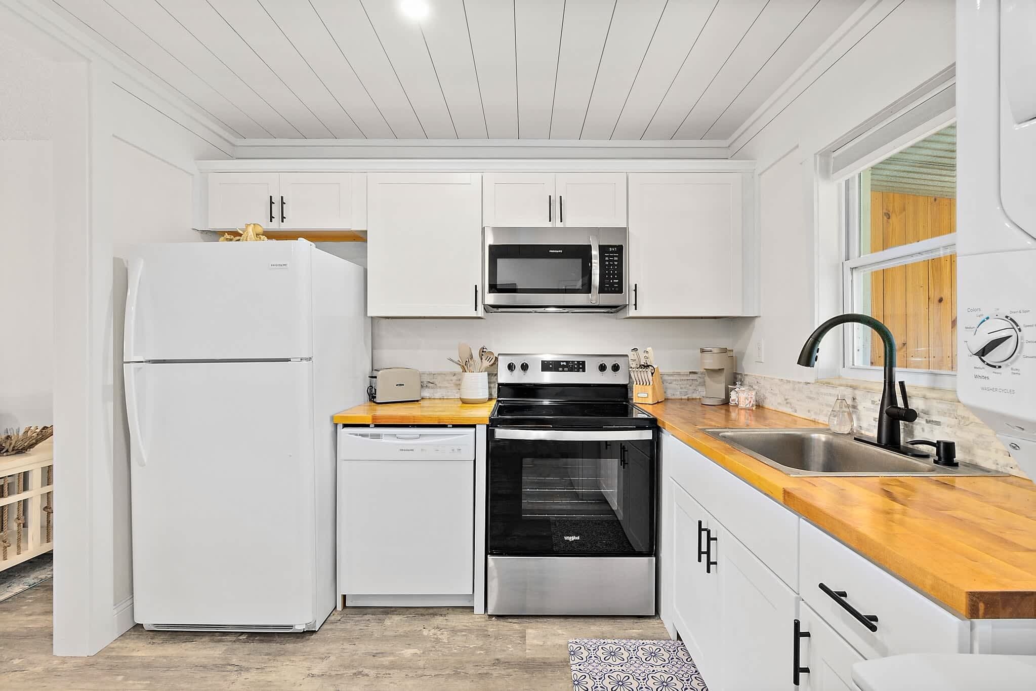 Refrigerador, microondas, horno, placa de cocina
