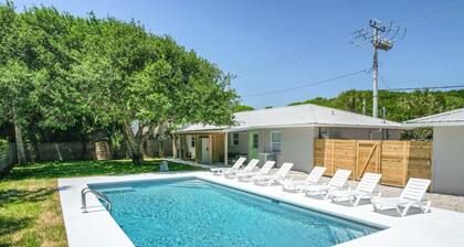 Paradise Palms - Nautilus Suite - Heated Pool!