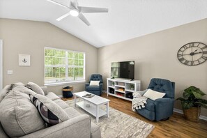 Flat-screen TV, Netflix, streaming services, offices