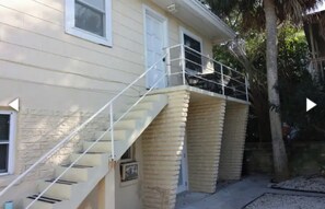 Exterior - Spacious 3/2 on Gulf with a view! Families Welcome (Indian Shores)