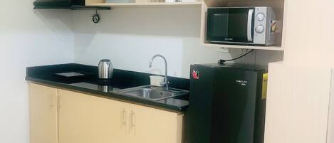 Fridge, microwave, electric kettle, cookware/dishes/utensils