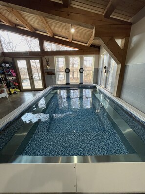 Indoor pool, a heated pool - Hunt 174 Jefferson Co Illinois deer magnet acres. Deer house, 3 stands, hayblind (Bluford)
