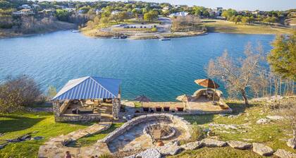 Stonecrest Shores: Waterfront Luxe, Small Infinity Pool, Game Room, 5 King Beds, Lakefront Pavilion