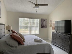 3 bedrooms, iron/ironing board, Internet, bed sheets - Grand Luxury Bay 3BR Penthouse near Disney (Kissimmee)