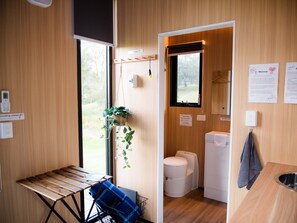 Ducha, secador de pelo, toallas