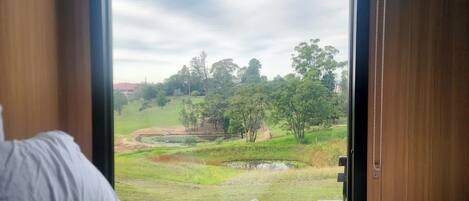 1 多间卧室、床单