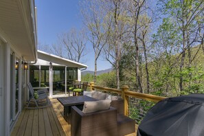 Outdoor dining - Grey Eagle Lodge | Pet Friendly, Deck & Game Room 10 Min. from Black Mtn (Black Mountain)