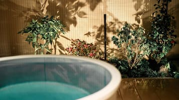Luxury Penthouse | Bathroom | Combined shower/tub, deep soaking tub, hydromassage showerhead