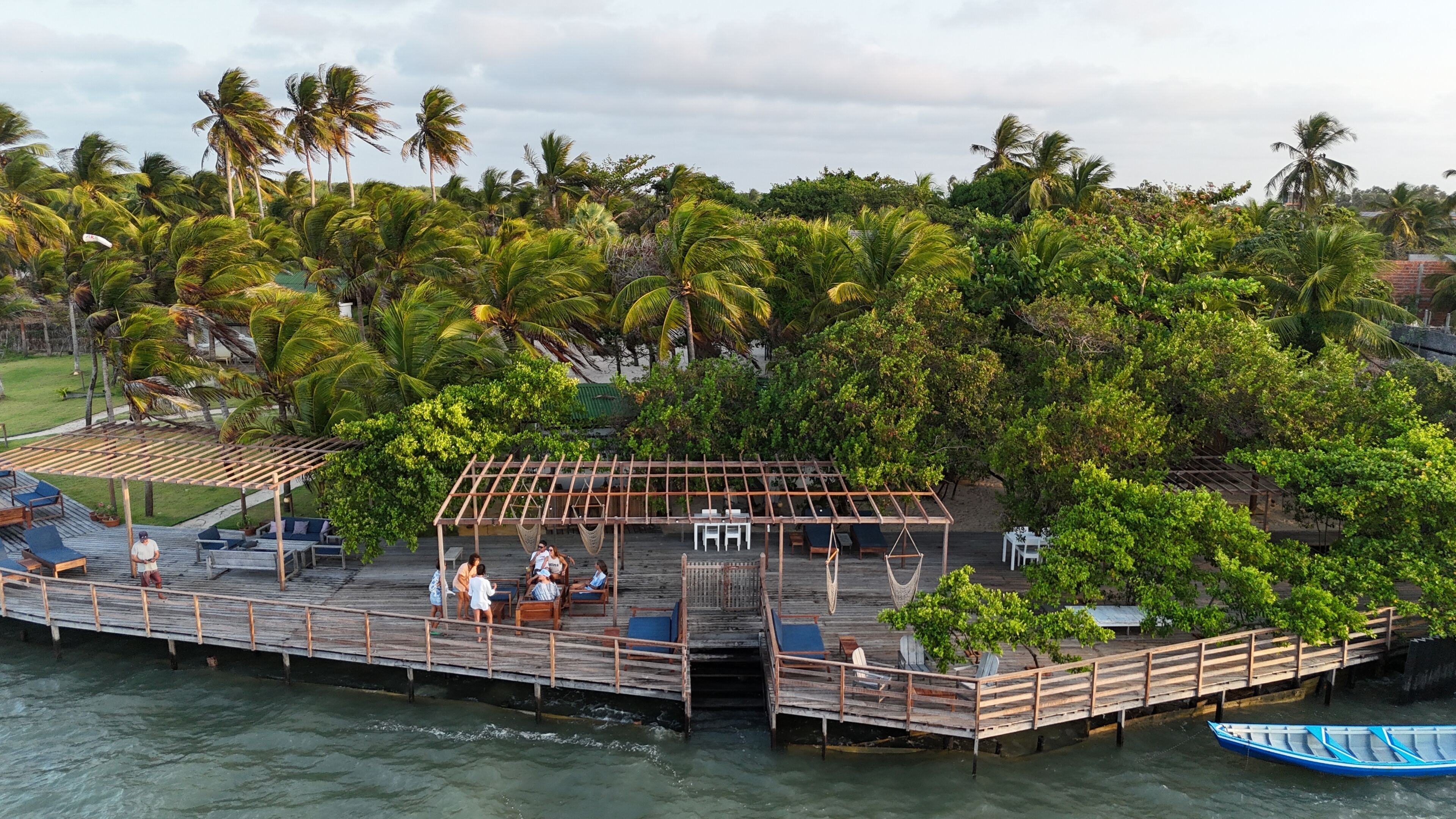 بار على الشاطئ